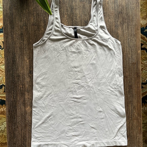 Babaton Tank - Picture 1 of 1